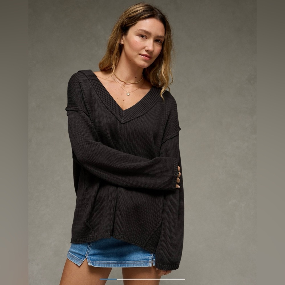 American Eagle Long Weekend V Neck Sweater!